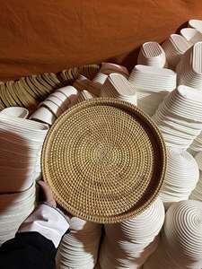 Napperons en rotin tissé naturel Assiettes rondes faites à la main Décoration de table rustique du Vietnam - Product Image 6