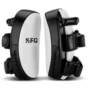 Escudo de entrenamiento de boxeo y artes marciales de cuero de alta calidad con MOQ bajo, almohadilla grande y asas fuertes para práctica diaria y entrenamiento en gimnasio. - Product Image 1