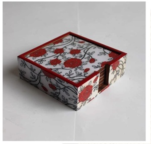 Juego de posavasos de madera Madera de mango natural con esmalte Juego de posavasos de madera personalizado con hueso hecho a mano e incrustaciones de latón Hecho EN LA India - Product Image 3