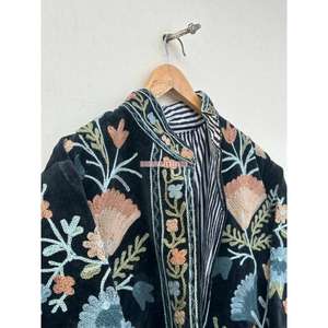 Chaqueta de invierno de terciopelo con bordado Suzani hecha a mano, Chaqueta corta Suzani para mujer, Chaqueta corta con cordón de tamaño libre - Product Image 6