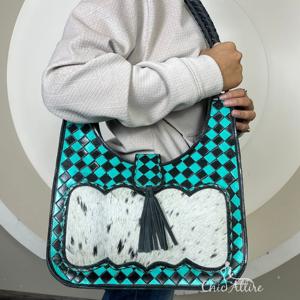Sac à main en cuir de vachette artisanal occidental personnalisé, turquoise et noir à carreaux, sac à bandoulière pour femme, sac fourre-tout tendance avec pompon - Product Image 1