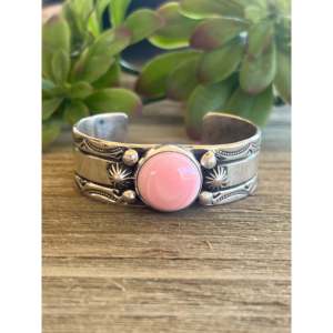 กำไลข้อมือแฟชั่นรูปเปลือกหอยสีชมพู Chimney Butte และเงินสเตอร์ลิง - Product Image 1