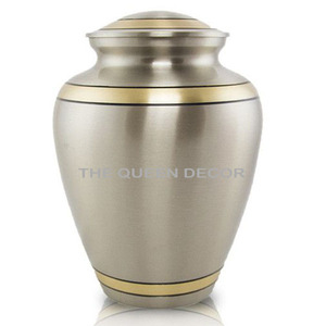 Urnes de crémation en métal élégantes fabriquées à la main Urnes de crémation en laiton en métal pour les cendres humaines au prix de gros de l'Inde - Product Image 6