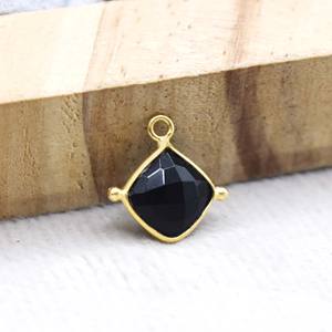 Pendentif en onyx noir fait à la main, charme en forme de coussin, fabrication de collier, petit bijou en or, cadeau pour elle - Product Image 1