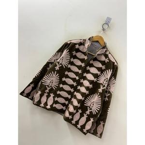 Veste réversible en velours côtelé matelassé avec broderie Suzani faite à la main, motif Forêt d'automne, couleur mousse et rose pâle, style bomber/varsity, grande taille - Product Image 4