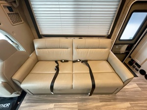 Vente en gros de caravanes de voyage d'occasion économiques 2023 T-h-o-r F-o-u-r Wi-n-d-s 31E-V avec cuisine pour les aventures en plein air - Product Image 6