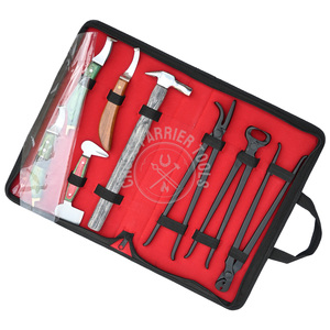 Kit d'outils de maréchal-ferrant : Couteau à boucle pour sculpture détaillée des sabots, Couteau à sabots à lame en D, Pince à sabots noire, Tampon de serrage incurvé - Product Image 1