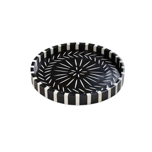 ชุดถาดเสิร์ฟทรงกลมสองถาด ขนาด 16 และ 14 นิ้ว งานฝีมืออินเดีย ประดับมุกบนไม้และเรซิ่น ดีไซน์ใหม่ ผลิตด้วยมือ ขายส่งจากโรงงาน - Product Image 3