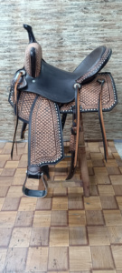 Silla de Montar Inglesa/Estilo Western de Cuero Premium Hecha a Mano, Cómoda para Carreras, con Árbol de Madera/Fibra de Vidrio, Personalización Disponible - Product Image 4