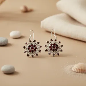 Boucles d'oreilles pendantes vintage en forme de fleur pour femme, clous en argent 925 plaqué grenat pour les occasions de mariage - Product Image 1