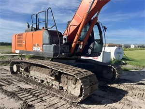 Excavadora HITACHI ZX250 2019 para proyectos de construcción eficientes, los componentes principales incluyen el engranaje de la caja de cambios de la bomba del motor - Product Image 6