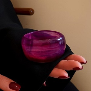 กำไลอะคริลิคหนาและหนาทำจากเรซินสีสันสดใสแบบชิ้นใหญ่ไม่เรียบ - Product Image 1