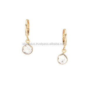 Boucles d'oreilles en or jaune 14 carats véritable tranche de diamant Boucles d'oreilles faites à la main Bijoux minimalistes - Product Image 1