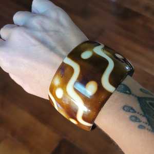 กำไลหยกขายส่งกำไลข้อมือหินธรรมชาติสีเขียวเข้มกำไลข้อมือหินอัญมณี - Product Image 3