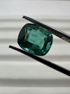 Pierre précieuse en vrac d'émeraude vert bleuâtre de qualité supérieure hautement transparente de 3 carats de lot de pierres précieuses en vrac d'émeraude zambienne - Product Image 4