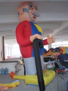 Ballon publicitaire gonflable Abraham des Pays-Bas en promotion avec impression numérique et pompe à air électrique, plus de 3,6 m de haut - Product Image 5