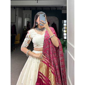 FashionHarbour Bulk Bollywood Style Khadi Cotton Lehenga Choli con Zari Dupatta para bodas y bailes de otoño - Product Image 2