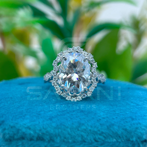Anillo de Compromiso Vintage con Halo de Moissanita Ovalada, Diseño Lateral Decorativo con Detalles Elegantes y Brillantes para un Estilo Romántico Atemporal - Product Image 2