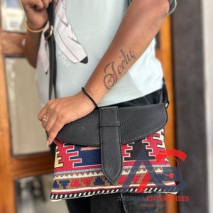 Nouveau Offre Spéciale Jacquard fait à la main en cuir véritable sac à bandoulière multi-usage nouveau Design Vintage sac à bandoulière pas cher taux produit en vrac - Product Image 1