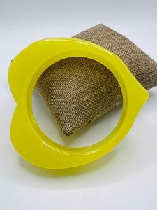 กำไลและสร้อยข้อมือเรซิ่นสำหรับผู้หญิง คอลเลคชั่นใหม่ เครื่องประดับสไตล์นางฟ้าสำหรับงานปาร์ตี้และงานแต่งงาน คุณภาพสูง - Product Image 3