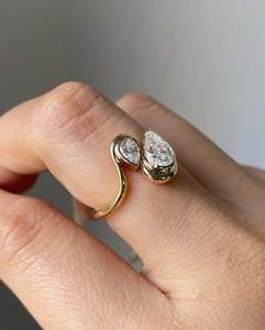 Anillo de compromiso de diamante de laboratorio Toi et Moi Pear Cut para Mujer | IGI Certified, juego de bisel, regalo de aniversario de oro amarillo sólido de 14K - Product Image 6