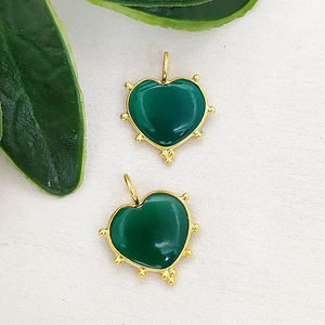 Pendentifs en forme de cœur en onyx vert, argent sterling 925 plaqué or, serti fantaisie, 14 mm, charmes en onyx vert, bijoux indiens, fournisseurs en gros - Product Image 1