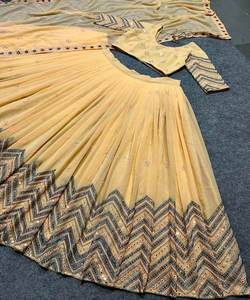 Vêtements de mariée en coton polyester, la plus belle et attrayant, robe de mariée élégante, lehenga chari avec dupatta, travail de broderie lourde pour femmes indiennes - Product Image 3