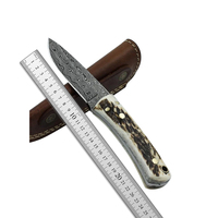 Couteau de chasse pliant artisanal en acier Damas gravé à la main, lame pointe clip, manche en corne de cerf, garantie 3 ans