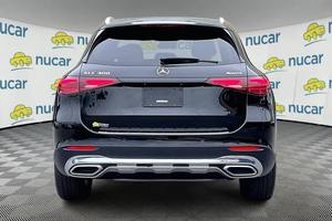 SUV Mercedes-Benz Clase GLC 300 4MATIC de 4 Puertas AWD 2023, en Excelentes Condiciones - Product Image 2