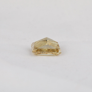 Diamants jaunes de taille Radiant Fancy Vivid de 2,0 carats, VS1-VS2, cultivés en laboratoire, certifiés par l'IGI, en vrac pour la fabrication de bijoux - Product Image 4