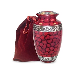 Urne de crémation en aluminium Floral Gravé Rouge Feu Design avec sac fantaisie en velours Urne artisanale à vendre - Product Image 1
