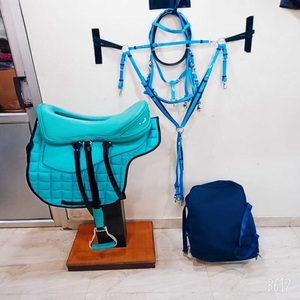 Sillín de caballo de cuero de vaca resistente en árbol de fibra de carbono y estribos de aluminio con brida de PVC, Circunferencia y almohadilla de sillín de algodón - Product Image 2