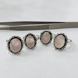 Type de pierre naturelle Quartz rose Anneaux de pierres semi-précieuses Anneaux de pierres précieuses réglables à base de métal - Product Image 3