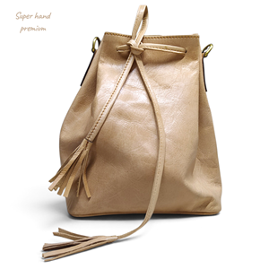 Sac fourre-tout hobo mini en cuir véritable beige pour femme, durable, avec doublure en coton, cordon de serrage, style bohème vintage, à franges, pour tous les jours - Product Image 1