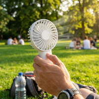 Ventilateur portable rechargeable USB avec logo personnalisé, mini ventilateur à main avec trois vitesses, support de bureau pour les voyages en plein air