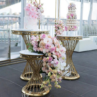 Centre de table SHAH de luxe élégant et moderne en fer blanc brillant décoré d'une composition florale artificielle faite à la main pour mariage - Livraison rapide