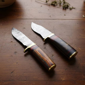 ชุดมีดใบตายเหล็กกล้าคาร์บอนทำมือสไตล์วินเทจ พร้อมปลอกหนัง ด้ามไม้สั่งทำพิเศษ น้ำหนักเบา ใช้ได้ทั้งมือซ้ายและขวา เหมาะสำหรับการล่าสัตว์ - Product Image 1