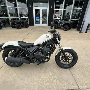 Achetez notre nouvelle moto cruiser Honda Rebel 500 ABS 471cc, 4 temps, 4 soupapes, DOHC, 2 cylindres, refroidissement liquide, modèles 2025-2026, prête à rouler. - Product Image 1