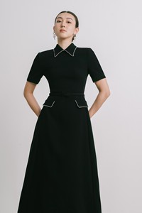 Material de buena calidad DETALLE DE CADENA ILY VESTIDO MIDI Marca de ropa sostenible Vestidos cómodos para mujer Vestido MIDI acampanado - Product Image 4