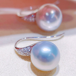 Orecchini Pendenti con Perle, Classici con Montatura a Griffe, Gioielli di Moda per Donne - Product Image 6