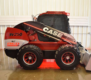 Chargeuse compacte sur pneus Case IH SV340B, machine de chantier robuste avec une puissante capacité de levage et une cabine fermée - Product Image 5