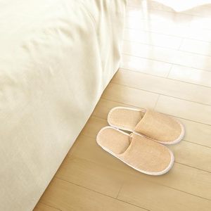 Commodités d'hôtel écologiques du Bangladesh Pantoufles en coton multicolores confortables jetables - Product Image 4