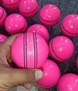 100% cuero de vaca de alta calidad al por mayor de cuero personalizado pelota de Cricket Color Rosa entrenamiento deportivo uso pelotas duras - Product Image 4