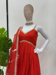 Hermoso vestido de fiesta-Parte inferior y Dupatta con Chikan Kari con trabajo de secuencia - Product Image 3