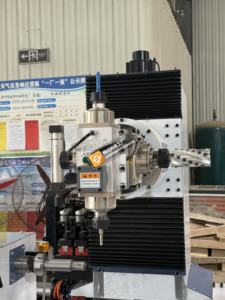 <span class=keywords><strong>Torno</strong></span> de <span class=keywords><strong>madera</strong></span> CNC multifuncional mejorado-<span class=keywords><strong>Torno</strong></span> CNC de <span class=keywords><strong>madera</strong></span> de cinco ejes utilizado <span class=keywords><strong>para</strong></span> procesar patas de silla postes de escalera - Product Image 2