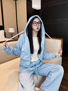 Conjunto Deportivo de Invierno, Top Corto, Sudadera con Capucha, Logotipo Personalizado, 100% Algodón, Unisex - Product Image 2