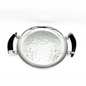 Plateau martelé en aluminium artisanal élégant avec poignées en fausse corne Vaisselle décorative de qualité supérieure pour plateaux cadeaux de luxe - Product Image 1