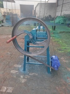 Broyeur de paille à moteur de tracteur robuste pour les fermes, traitement continu des aliments pour animaux d'élevage, disponible à prix réduit - Product Image 3