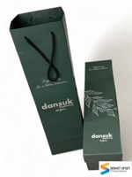 Boîte cadeau pliable en plastique PP jetable personnalisée avec logo imprimé sur commande pour emballages de luxe de cosmétiques et de parfums avec vernissage