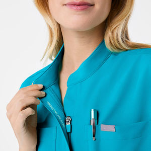 Combinaison de travail en tissu sergé extensible avec logo personnalisé, ensembles unisexes, uniforme d'infirmière et de médecin avec détection d'aiguille pour une utilisation à l'hôpital - Product Image 4